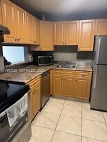 4800 NW 79th Ave in Doral, FL - Building Photo