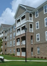 Victoria Place Apartments in Virginia Beach, VA - Building Photo - Building Photo