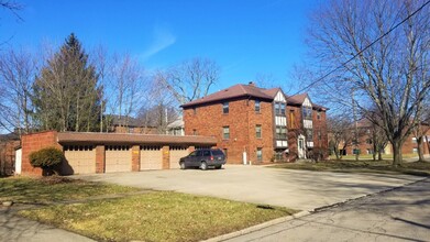 806 Hardesty Blvd in Akron, OH - Building Photo - Building Photo