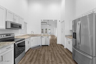 9295 E Camino Del Santo in Scottsdale, AZ - Building Photo - Building Photo