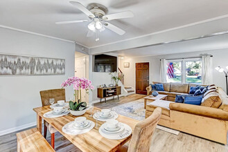 407 Sandhill Rd-Unit -ID1043480P in Savannah, GA - Foto de edificio - Building Photo