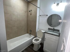 4180 Sabal Ln in Ft. Myers, FL - Foto de edificio - Building Photo