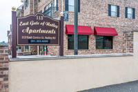 East Gate of Nutley in Nutley, NJ - Foto de edificio - Building Photo