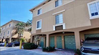 2891 NE 185th St in Aventura, FL - Building Photo - Building Photo