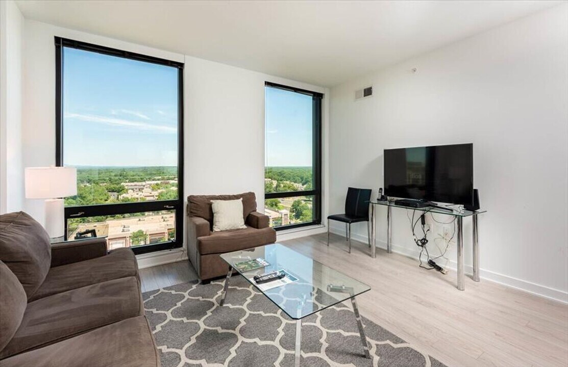 11850 Freedom Dr in Reston, VA - Building Photo