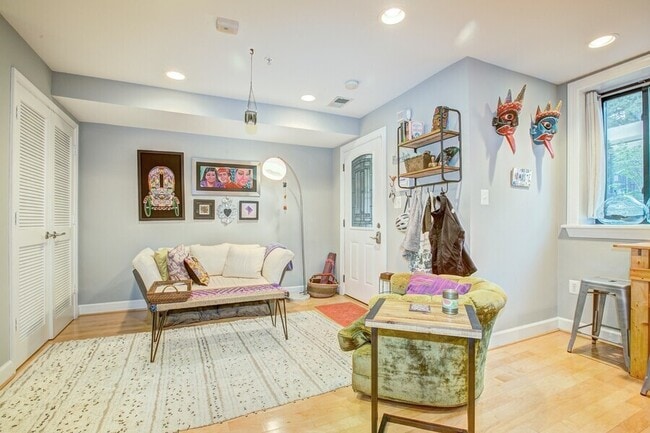 6 Rhode Island Ave NW in Washington, DC - Building Photo - Building Photo
