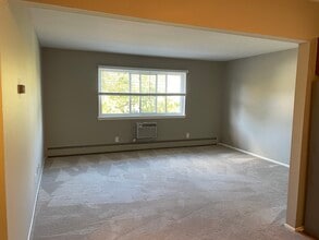 810 Plate St, Unit 205 in Rochester, MI - Foto de edificio - Building Photo