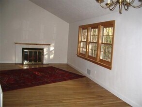 3 Caulfield Rd in Wayland, MA - Building Photo - Building Photo