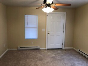 1120 Manor Ave in Latrobe, PA - Foto de edificio - Building Photo