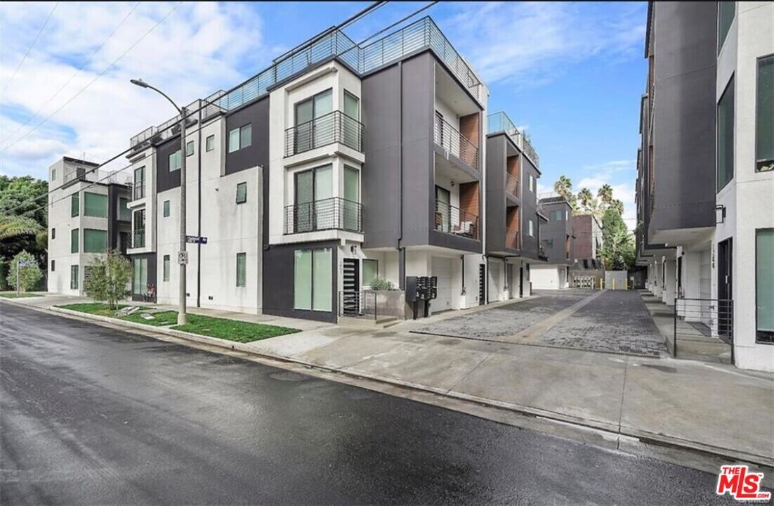 1203 N Thomas Ln in Los Angeles, CA - Building Photo