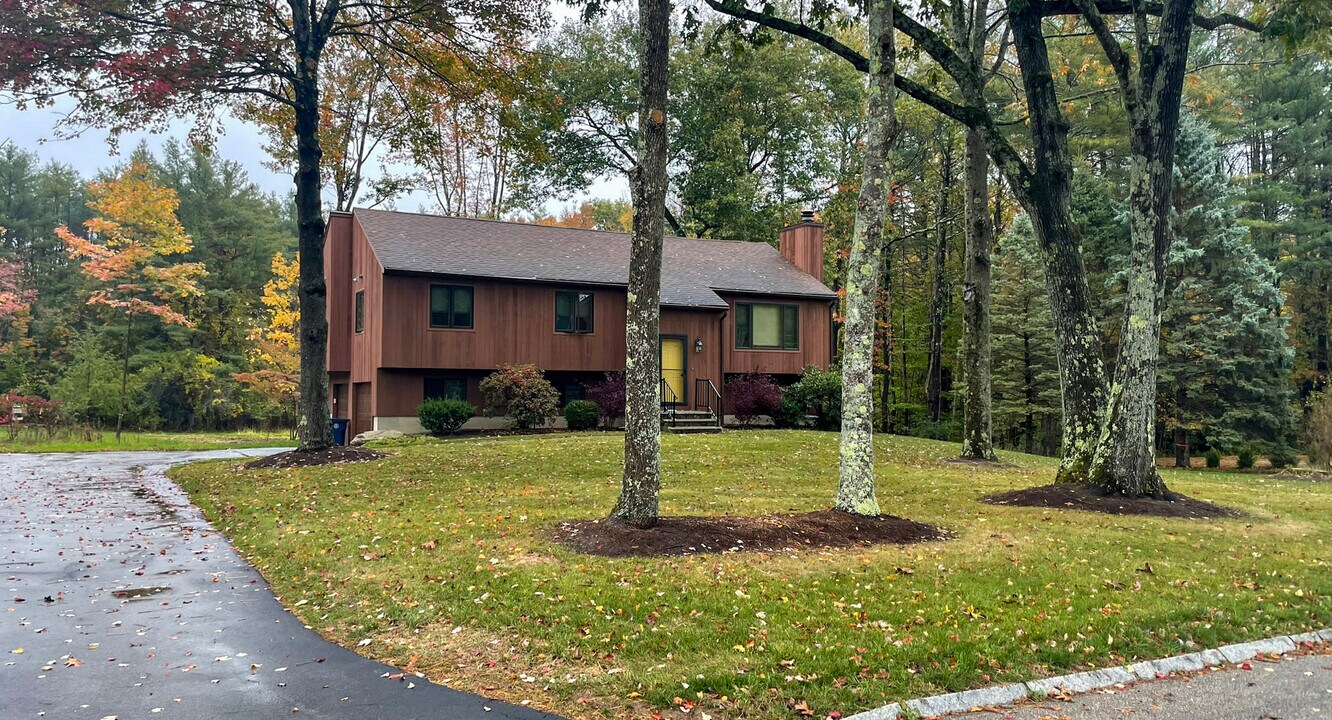 20 Isaac Lucas Cir in Dover, NH - Building Photo