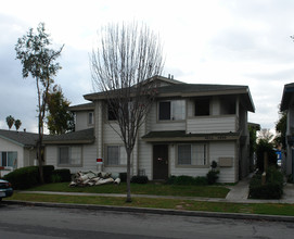 4032-4040 Howard Ave in Los Alamitos, CA - Foto de edificio - Building Photo