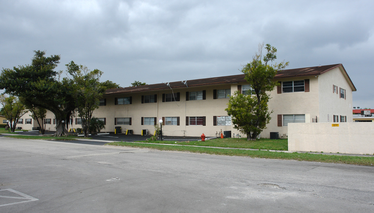 Brianwood Apartments in Margate, FL - Building Photo