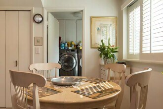 11260 Overland Ave, Unit Bedroom #1 in Culver City, CA - Foto de edificio - Building Photo