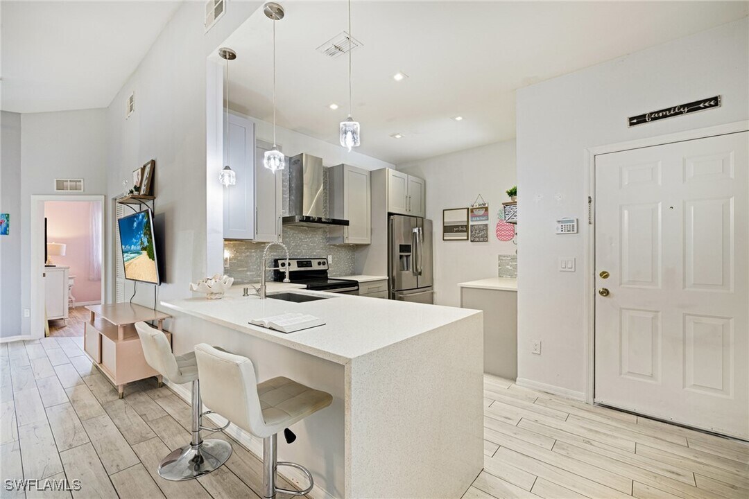 4104 Bellasol Cir in Ft. Myers, FL - Building Photo