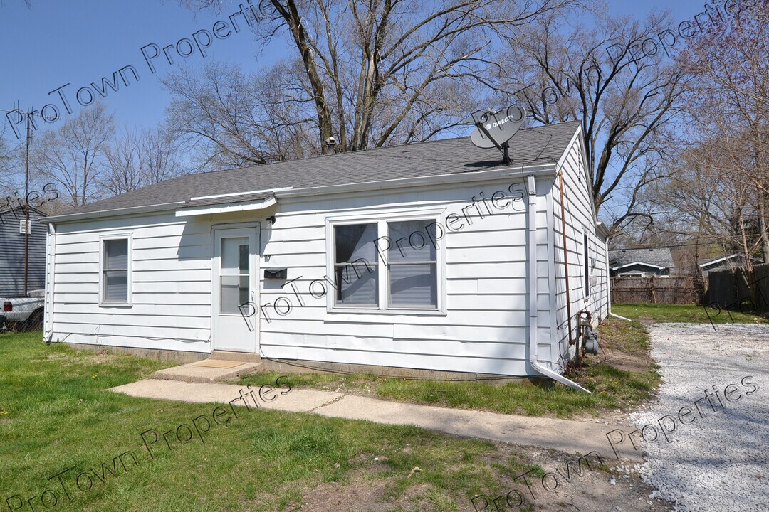 117 Edison Rd in Joliet, IL - Building Photo