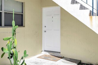 644 SW 10th St in Miami, FL - Foto de edificio - Building Photo