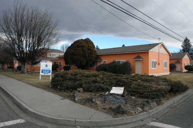 212 Bolin Dr in Toppenish, WA - Building Photo - Building Photo