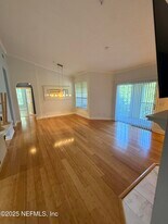 120 Veracruz Dr in Palm Valley, FL - Building Photo