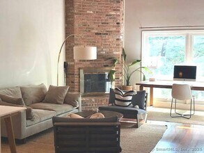 90 Ledgebrook Dr in Norwalk, CT - Building Photo - Building Photo