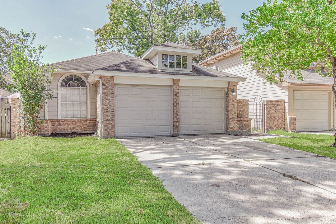 7755 Springville Dr in Houston, TX - Building Photo
