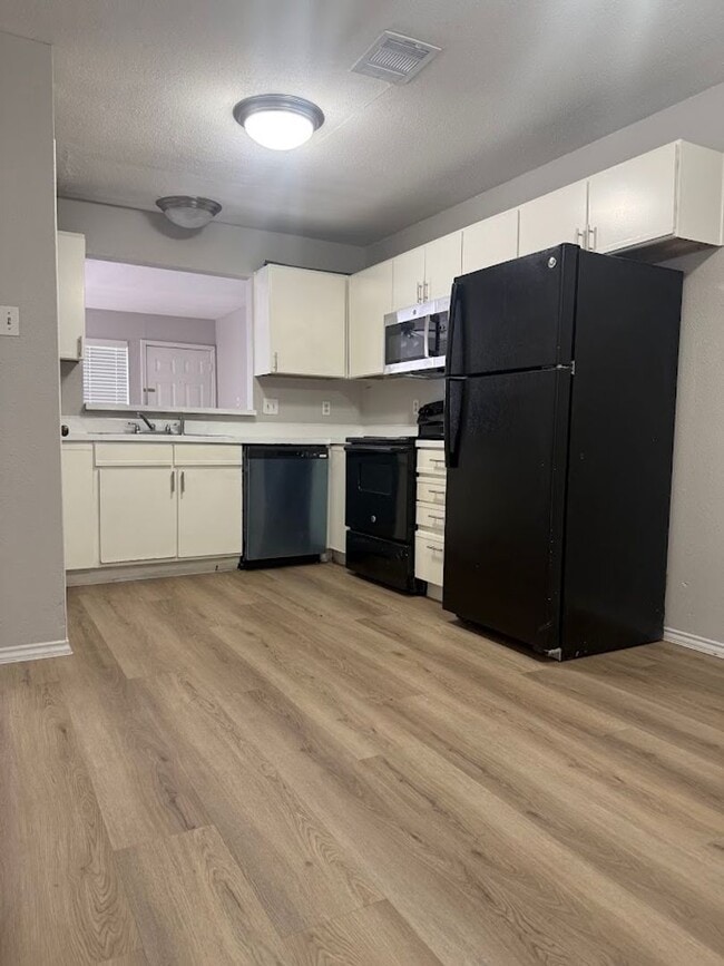 property at 1844 River Crossing Cir