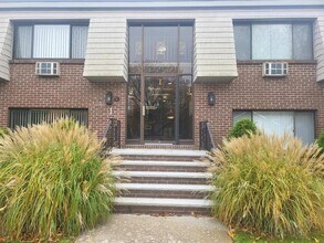 1 Hallmark Gdns in Burlington, MA - Foto de edificio - Building Photo