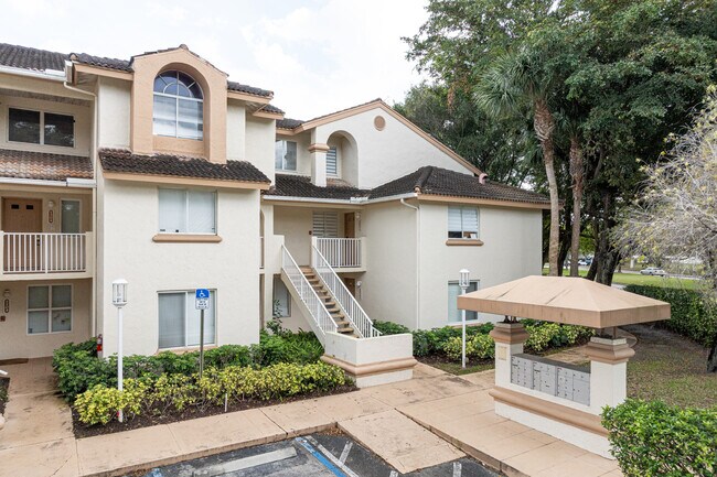The Sterling Villages of Palm Beach Lakes in West Palm Beach, FL - Foto de edificio - Building Photo