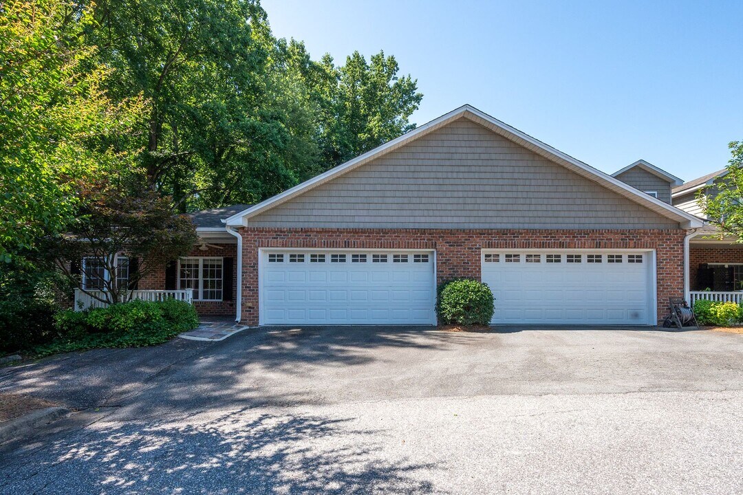 130 Alpine Ct in Winston-Salem, NC - Building Photo