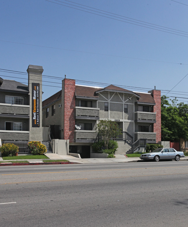 Vanowen Manor in Van Nuys, CA - Building Photo - Building Photo