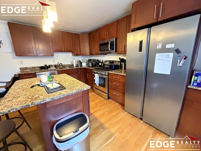 1798 Beacon St, Unit 3 in Brookline, MA - Building Photo - Building Photo