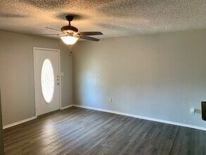 504 N Terry St in Malakoff, TX - Foto de edificio - Building Photo