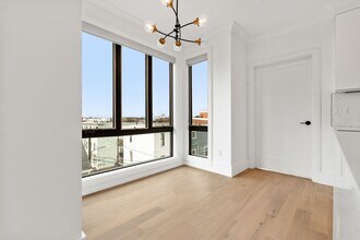 148 W 9th St, Unit PH7 in Boston, MA - Building Photo - Building Photo