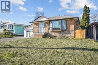 118 Deschene Ave in Hamilton, ON - Building Photo - Building Photo