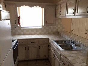 1815 W Portales Dr in Edinburg, TX - Building Photo - Building Photo
