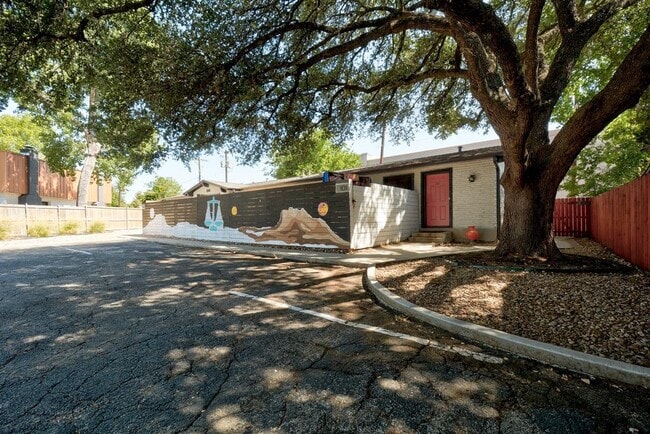 4802 W Wind Trail in Austin, TX - Building Photo - Building Photo