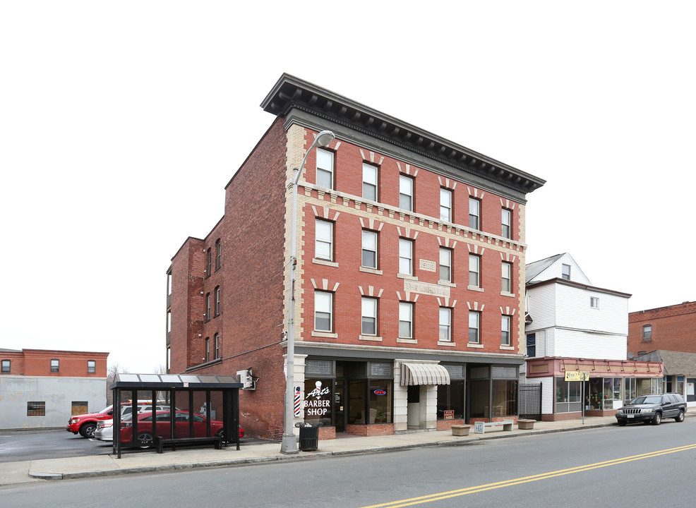 The LaRiviere in Indian Orchard, MA - Foto de edificio