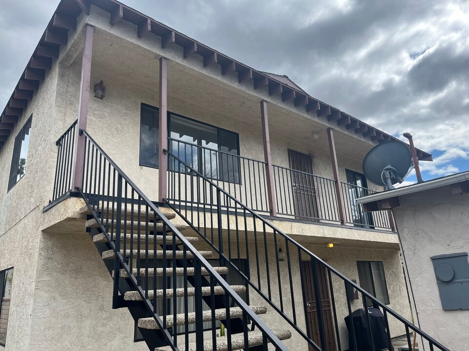 2106 Penmar Ave in Venice, CA - Building Photo