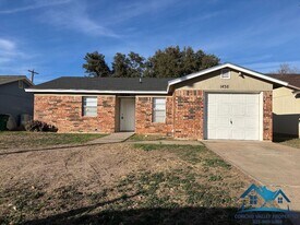 1438 Tres Rios Dr in San Angelo, TX - Building Photo