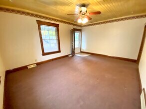 837 Parkview St NE, Unit 1 in Massillon, OH - Foto de edificio - Building Photo