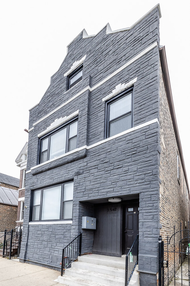 2542 S Albany Ave in Chicago, IL - Building Photo - Building Photo