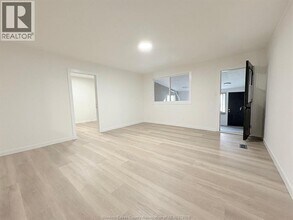 1370 Wyandotte St E in Windsor, ON - Building Photo - Building Photo