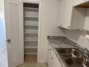 751 Hummingbird Way in North Palm Beach, FL - Foto de edificio - Building Photo