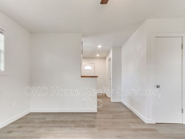 1812 W Noble Ave in Guthrie, OK - Building Photo - Building Photo