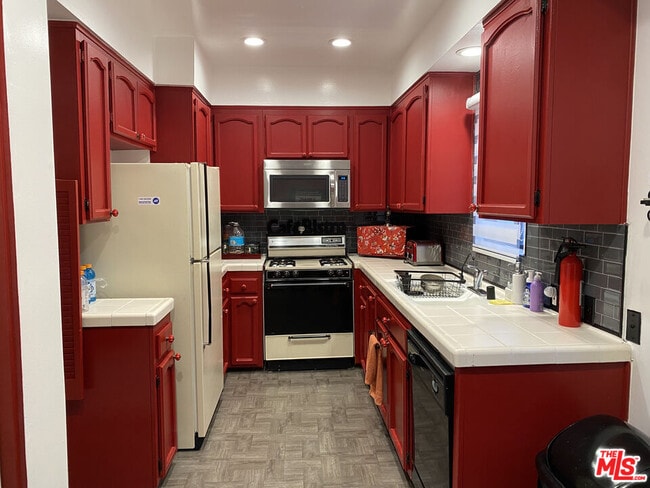 4260 Cedros Ave in Los Angeles, CA - Building Photo - Building Photo