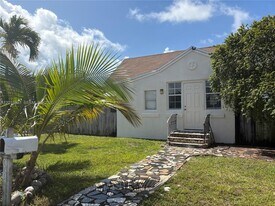 1806 Funston St in Hollywood, FL - Building Photo