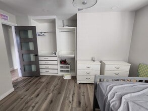 3207 E Juniper Ave in Orange, CA - Foto de edificio - Building Photo