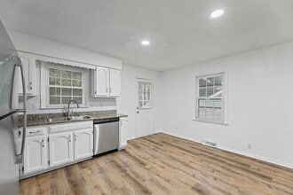 226 S Ridgeview Rd in Olathe, KS - Building Photo - Building Photo