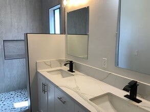 814 W Balboa Blvd in Newport Beach, CA - Building Photo - Building Photo
