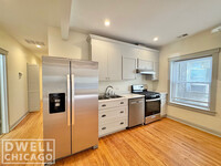 3256 W Wilson Ave, Unit 1 in Chicago, IL - Building Photo - Building Photo